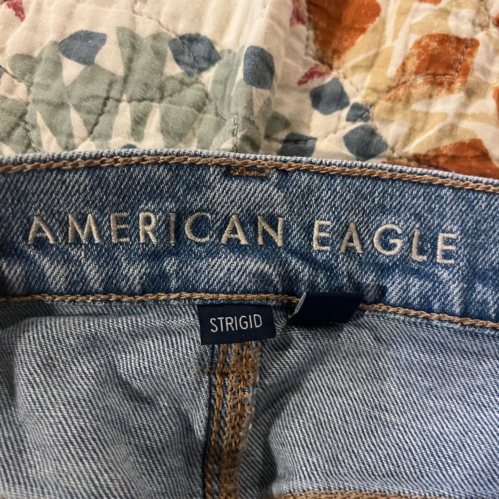 American Eagle Outfitters Light Blue High Rise Distressed Jeans - Picture 4 of 4